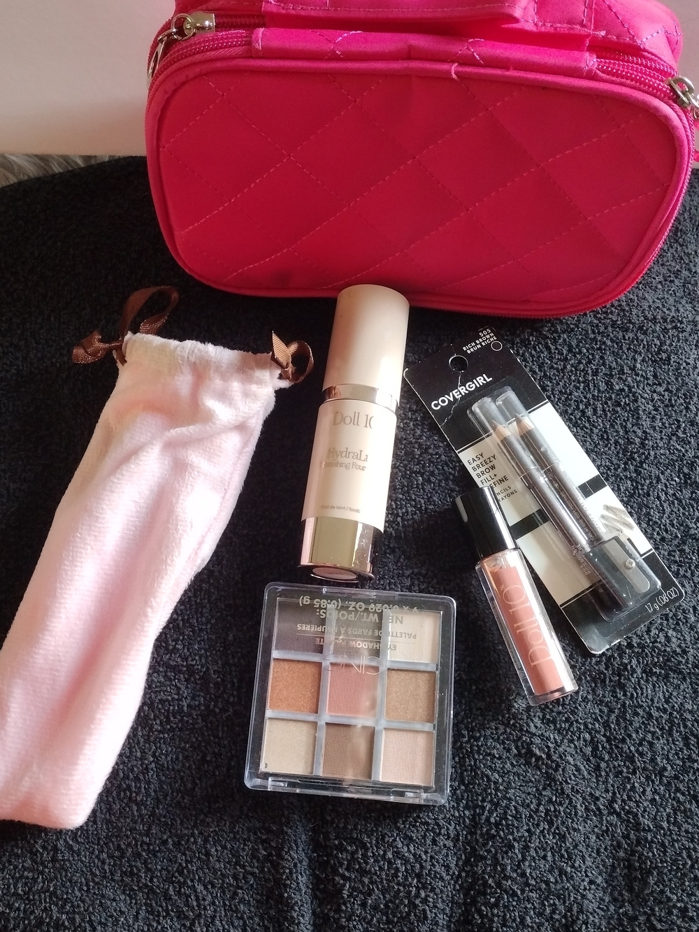 CoverGirl & Doll 10 Makeup Set with Hot Pink Cosmetic Bag - Pink